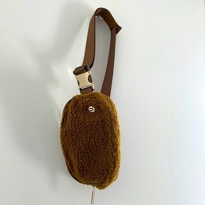 Lululemon Everywhere Belt Bag - Fleece